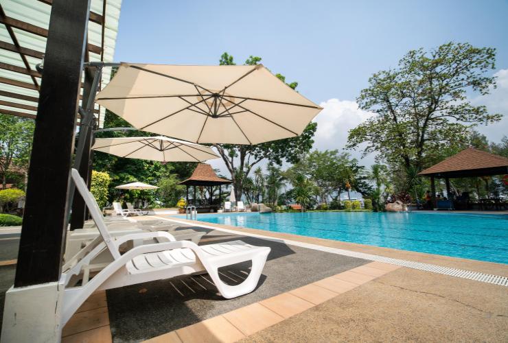 sai lầm khi chọn ô dù bể bơi